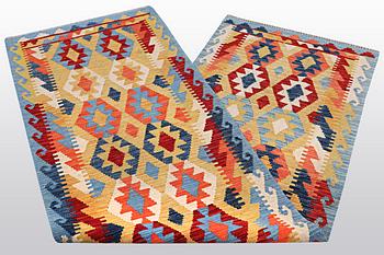 Gallerimatta, slätväv, ca 292 x 82 cm.