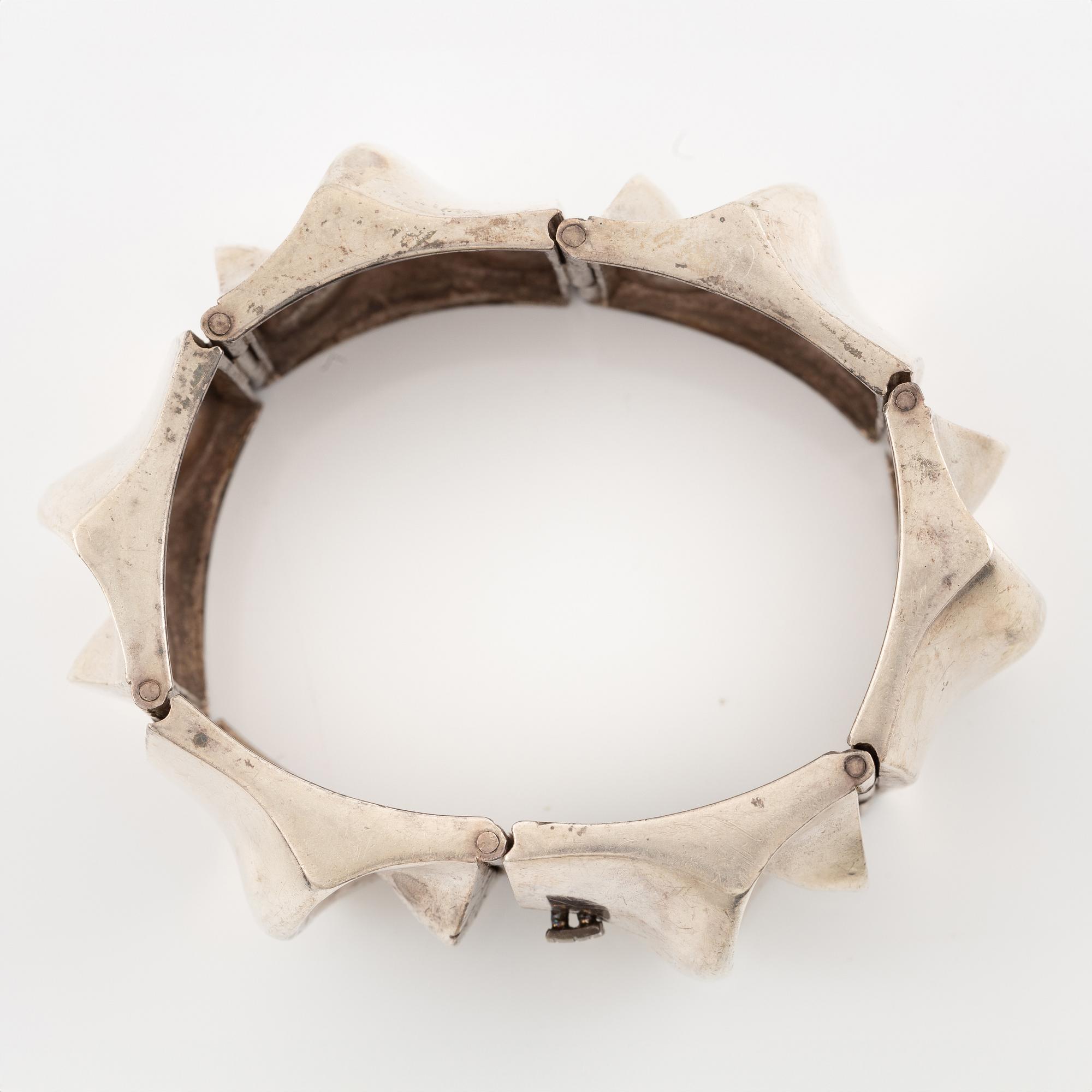 Matti Hyvärinen, armband, sterlingsilver, Sirokoru Oy 1973.