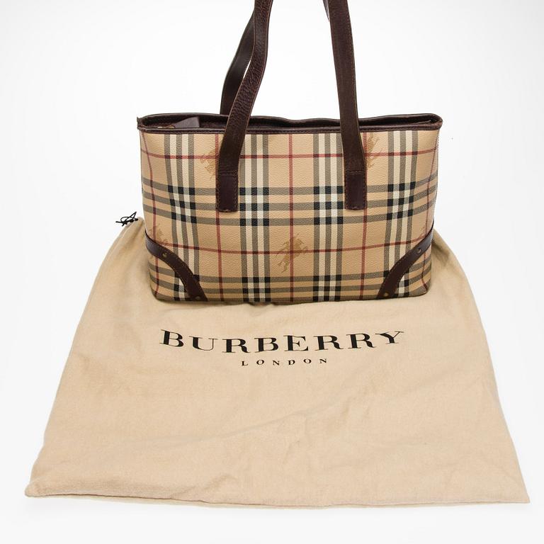 LAUKKU, Burberry.