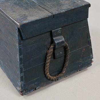 A seamans chest, made around year 1900.