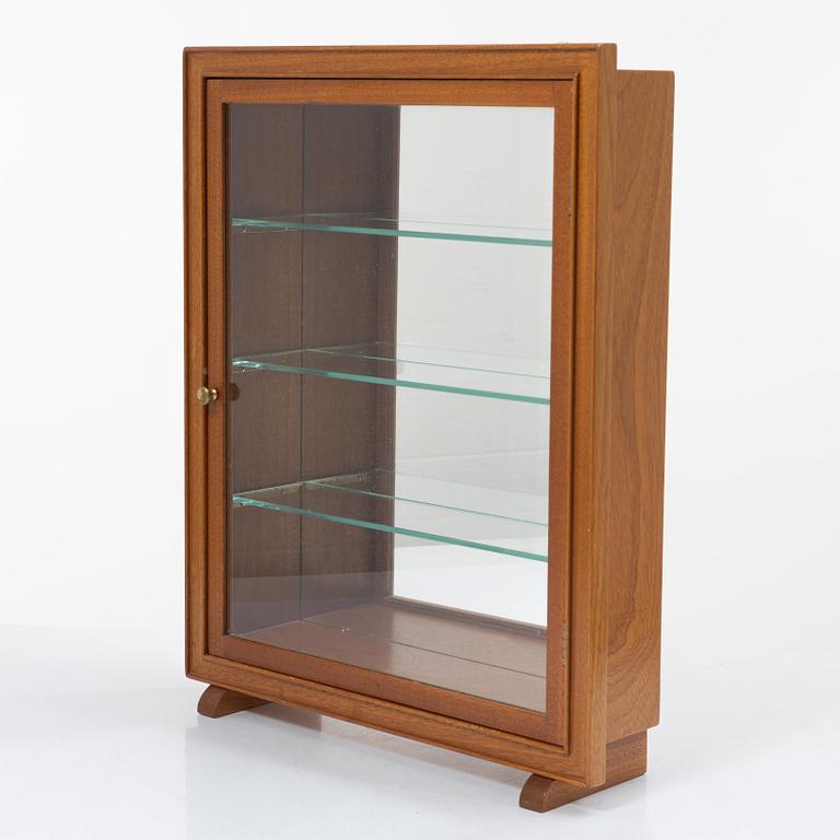Josef Frank, a mahogany table showcase cabinet, model 2069, Svenskt Tenn, pre 1985.