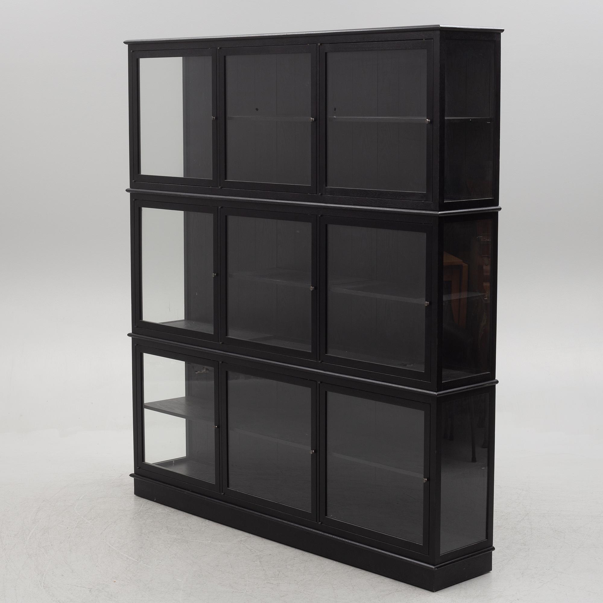 Vitrinskåp, samtida.