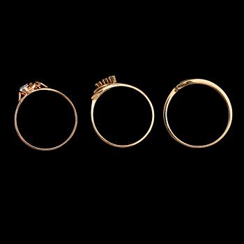 RINGAR, 3 st, 18 k guld med briljantslipade diamanter, 1900-talets andra hälft. Vikt ca 4 gram.
