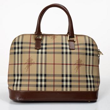 Burberry, väska samt plånbok.