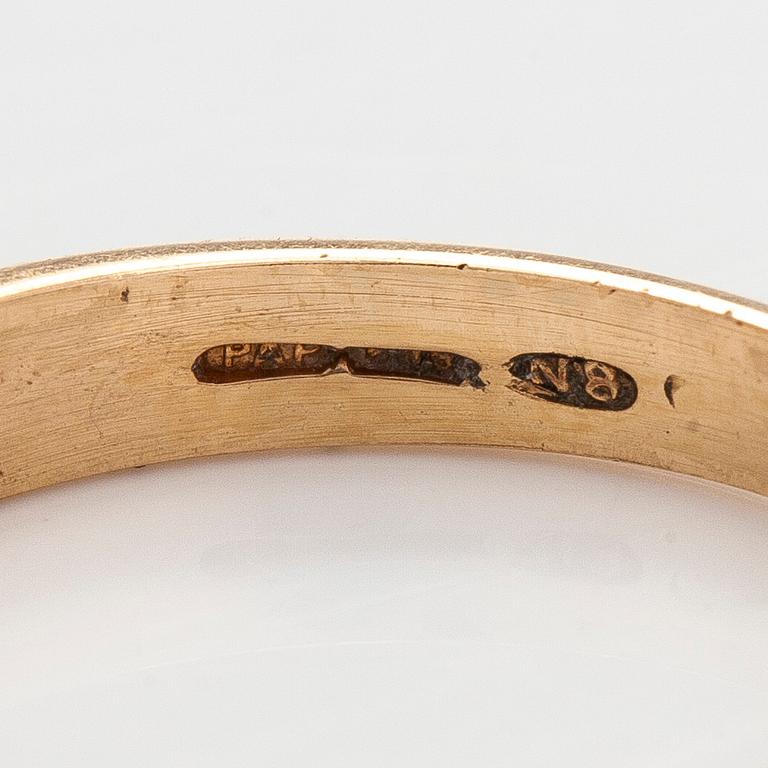 Ring, 14K vitguld med briljantslipade diamanter och safirer.