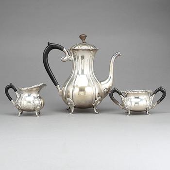 KAFFESERVIS, 3 delar, silver, rokokostil, Tyskland, svenska importstämplar, 1900-talets första hälft. Vikt ca 1205g.