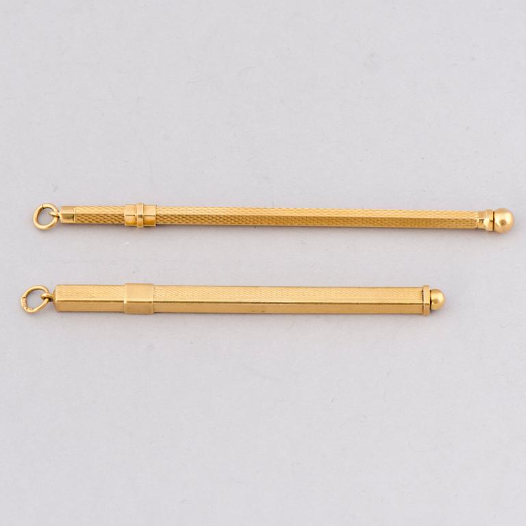 TWO CHAMPAGNE WHISKS, 18K gold.