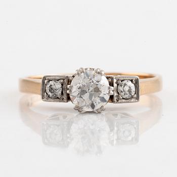 Ring, 18K guld med gammalslipade diamanter.