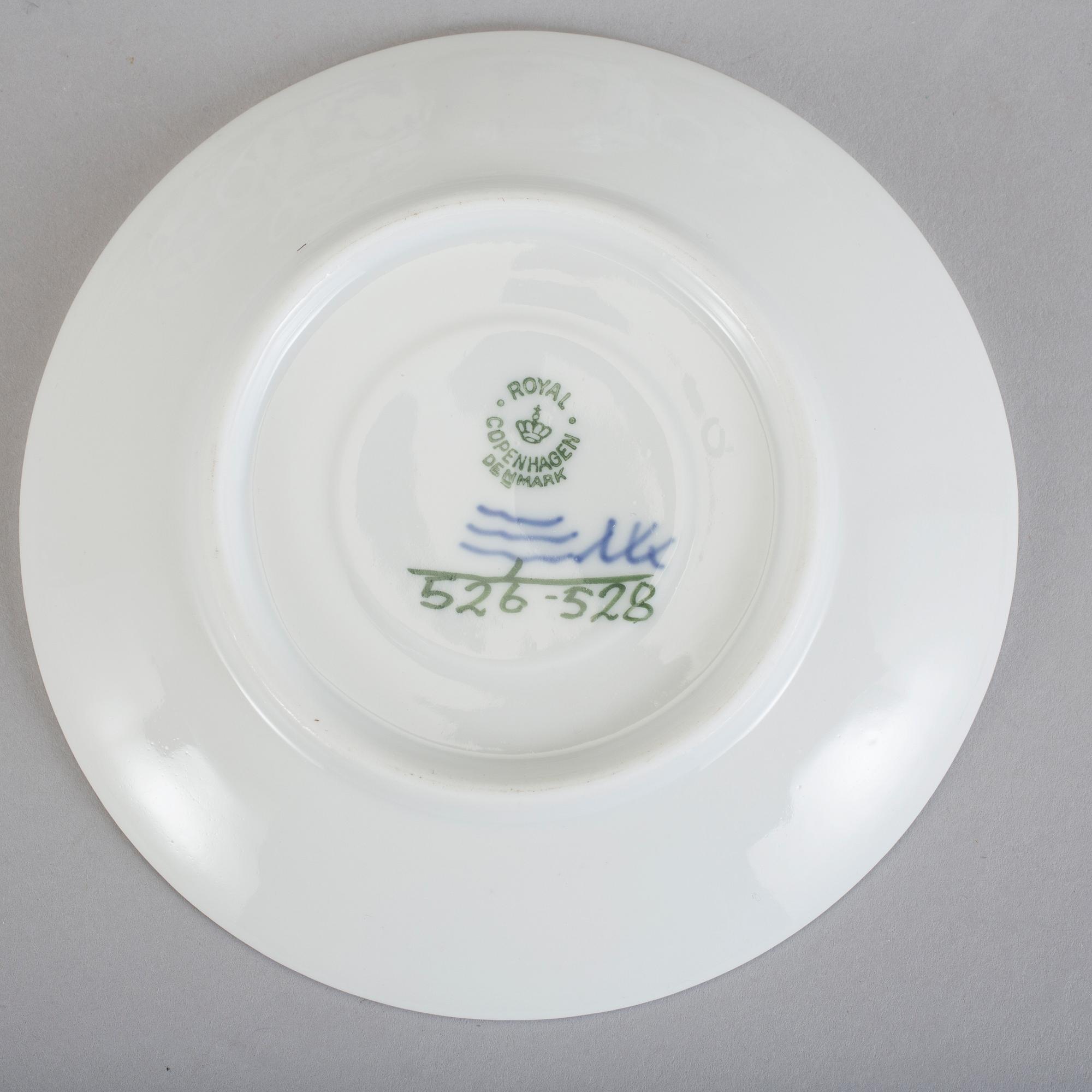 SERVISDELAR, 44 stycken, porslin, "Musselmalet", Royal Copenhagen.