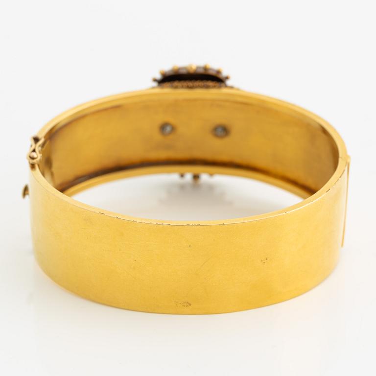 Armring, 18K guld, orientaliska seedpärlor samt rubiner, Lars Larsson & Co, Göteborg, 1869.