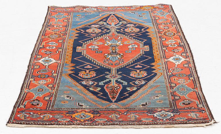 Matta, Hamadan, ca. 178 x 108 cm.