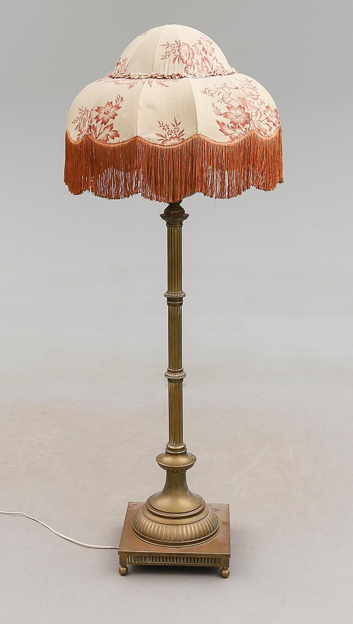 GOLVLAMPA, 1900-talets början.