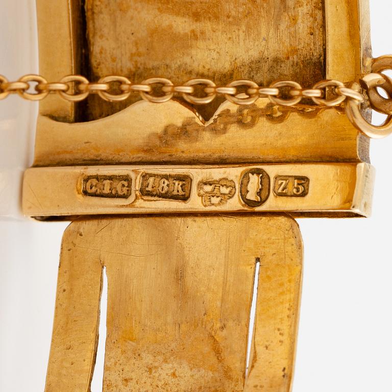 Bracelet, 18K gold with a half-pearl and seed pearls, late 19th century.