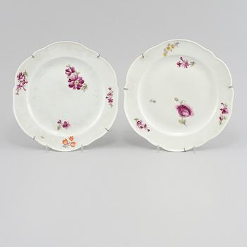TALLRIKAR, 2 st, porslin, Meissen, 1900-talets första hälft.
