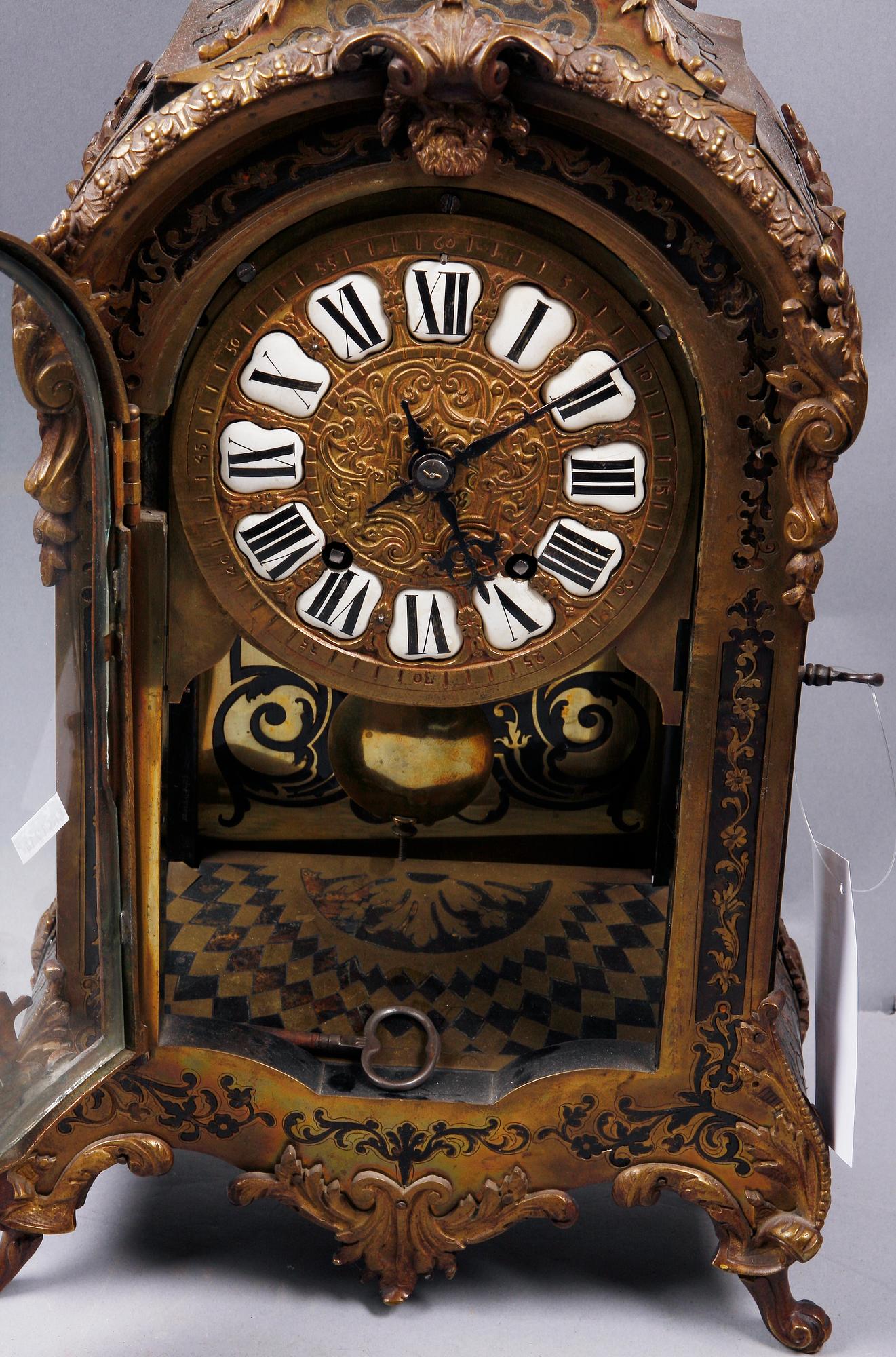 BORDSPENDYL, barockstil, märkt Vincenit 1855, Frankrike 1800-talets andra hälft.