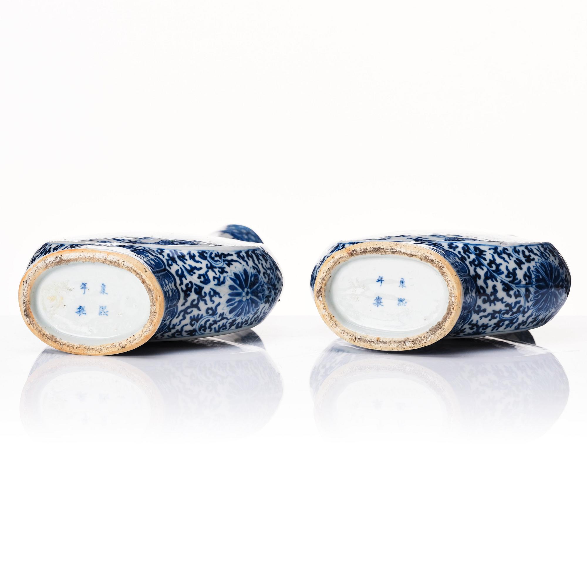A pair of Chinese blue and white pilgrim vases, Qing dynasty, 19th Century.