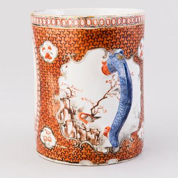 An early 19th century Chinese porcelain mug.
