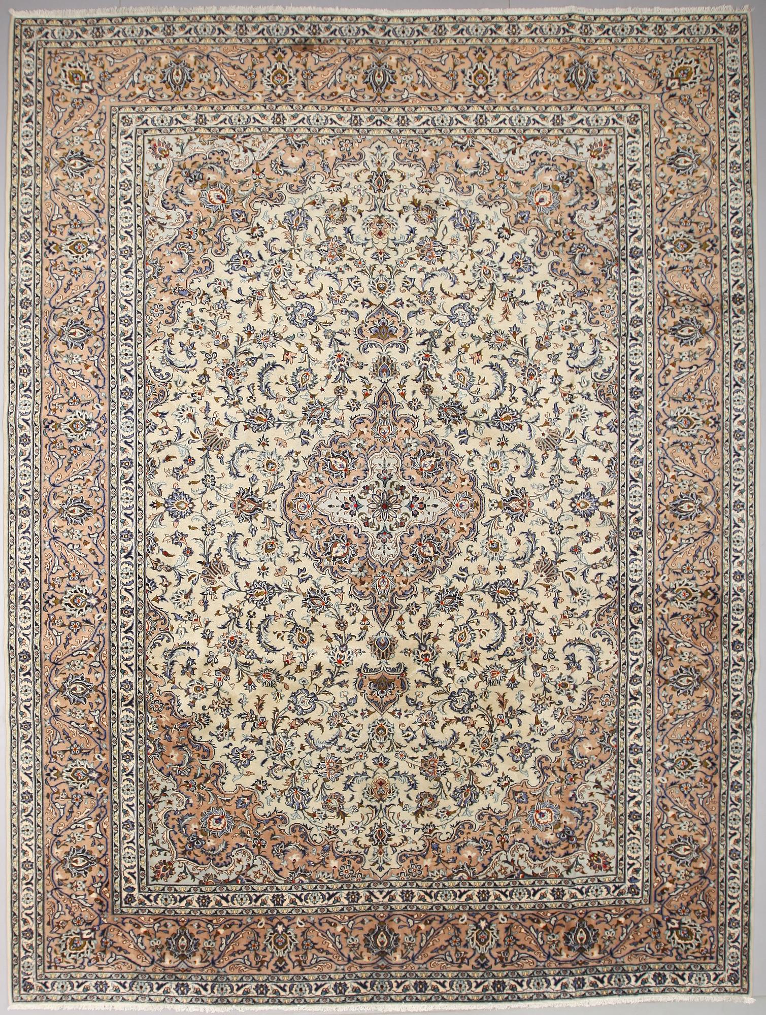 MATTA, Keshan, old, ca 400 x 317 cm.