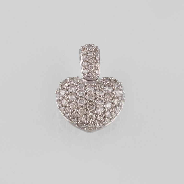 HÄNGE, 18K vitguld med 70 briljantslipade diamanter 1.00 ct. Vikt 3,5 gram.