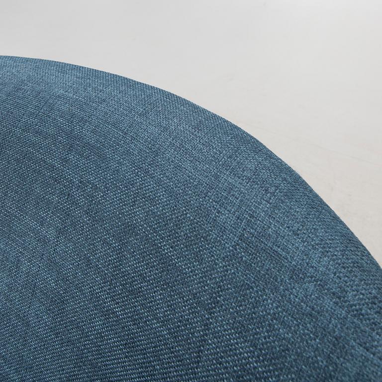 Arne Jacobsen, armchair, "Svanen", 1960s-70s.