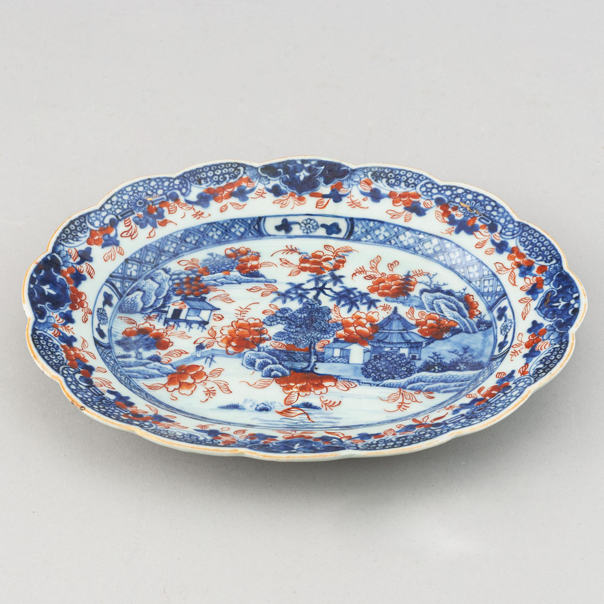 Ten Chinese porcelain objects and 1 cloisonne vase, Qing dynasty, and 20th century.