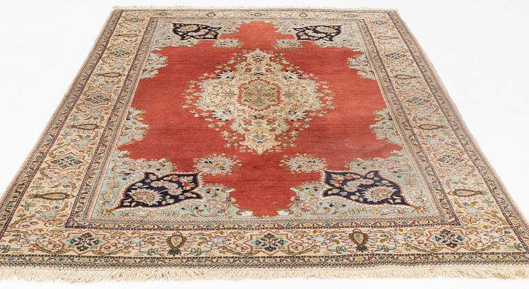 A carpet, Tabriz, ca 300 x 194 cm.