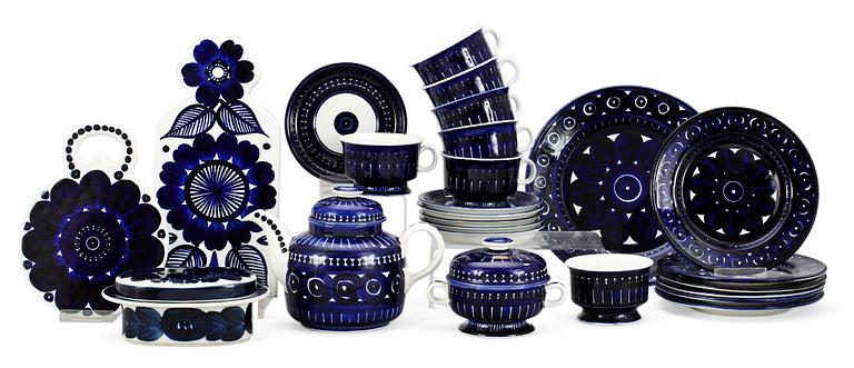 An Arabia 16 pcs tea service, "Valencia", by Ulla Procopé, Finland.