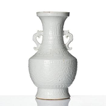 Vas, blanc de chine. Qingdynastin, 1700-/1800-tal.