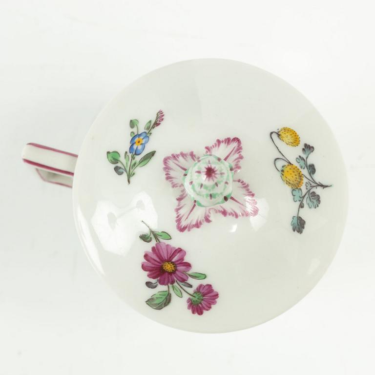 Kopp med lock, fat, porslin, Meissen respektive KPM, 1700-/1800-tal.