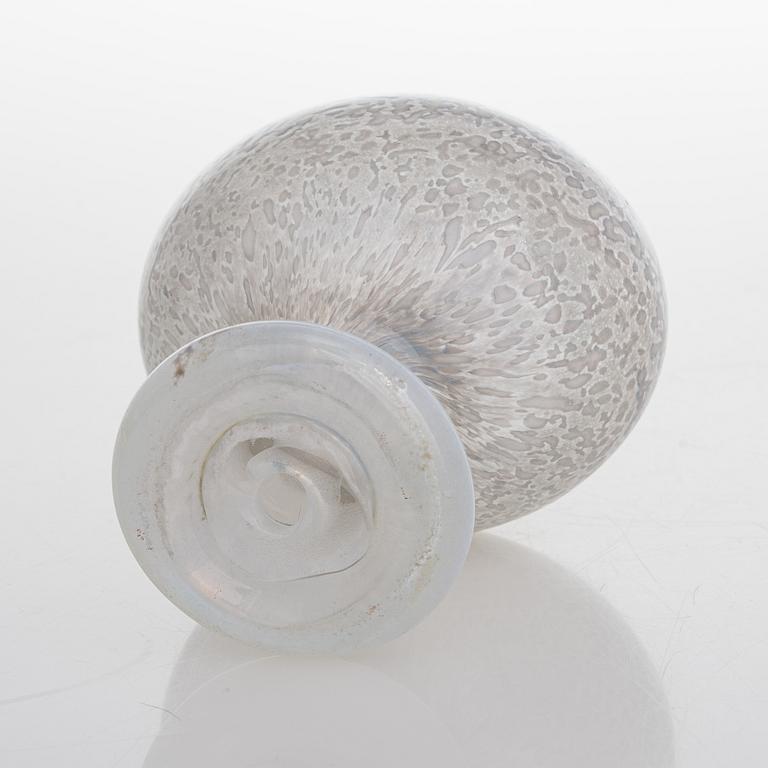 Oiva Toikka, A glass bird, signed O. Toikka Nuutajärvi.