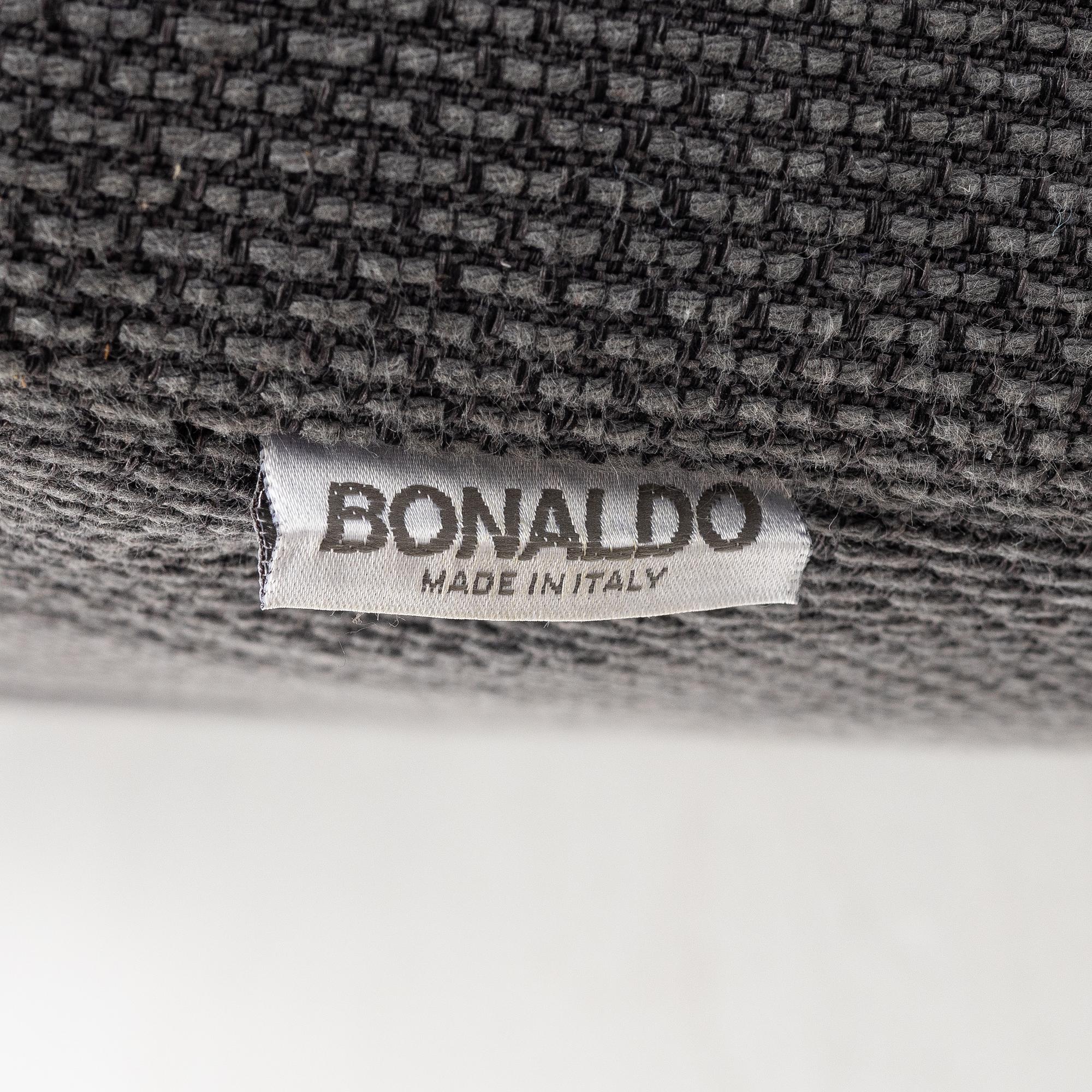 Giuseppe Viganò, a 'Squaring' bed, Bonaldo, Italy.