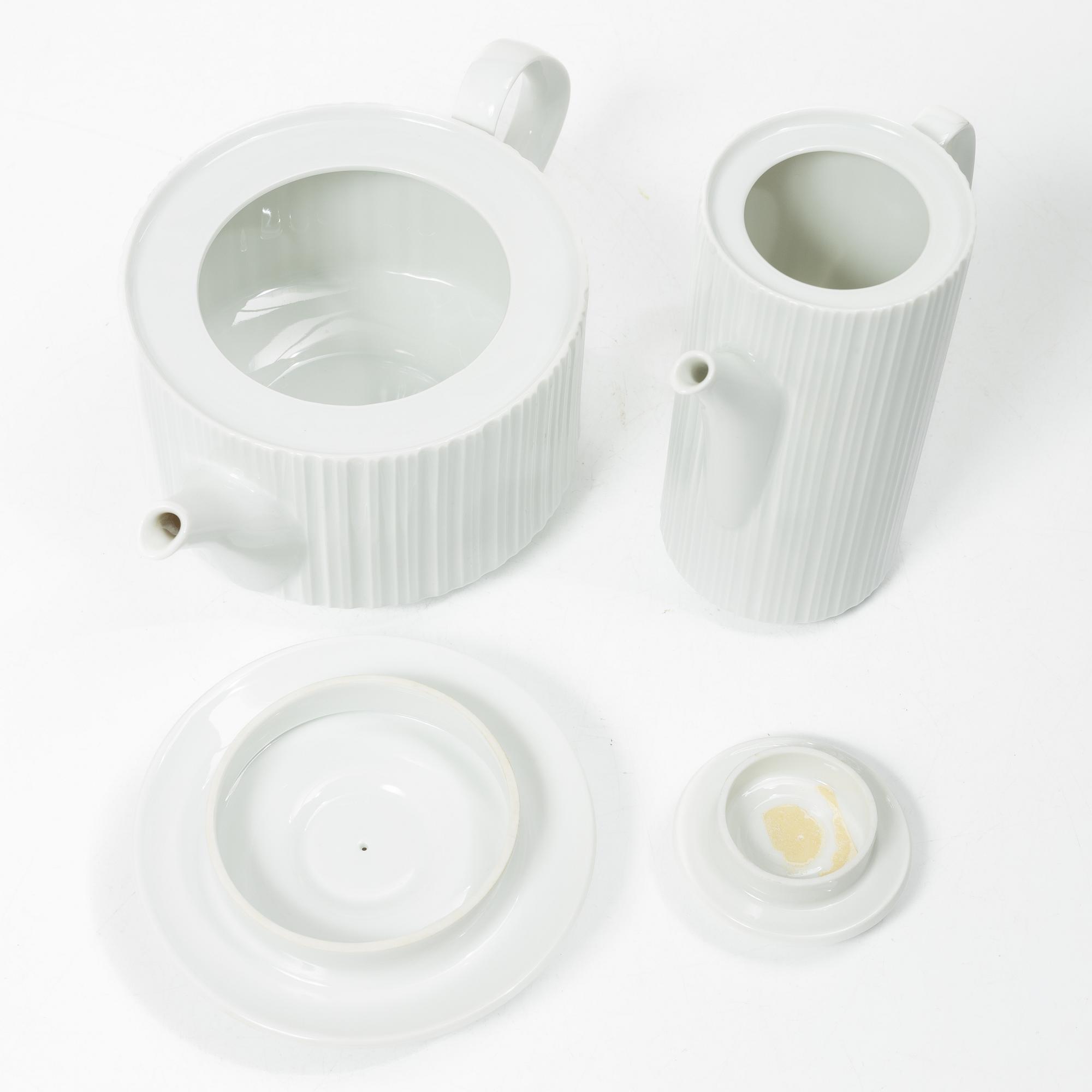 Tapio Wirkkala, A dinner service, 81 pieces, porcelain, “Variation”, Rosenthal Studio-line, designed in 1962.