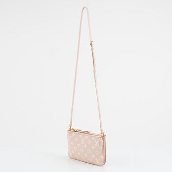 Louis Vuitton, a 'Pochette Double Rose Edition' bag, 2022.