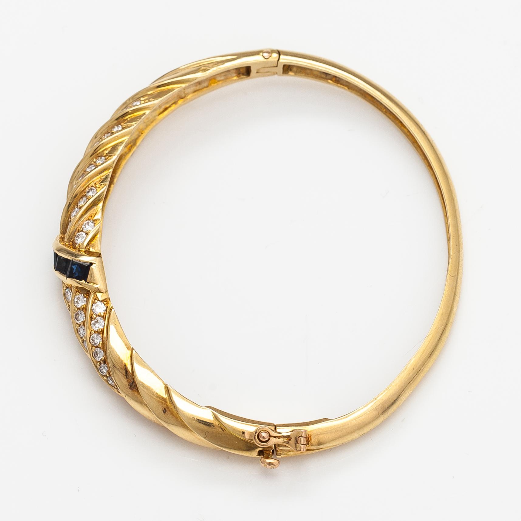 An 18K gold bracelet with sapphires ca. 1.00 ct in total and diamonds ca. 1.60 ct in total. France.