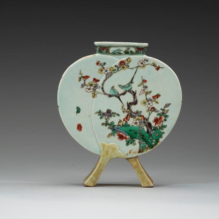 A famille verte vase, Qing dynasty, 19th century.