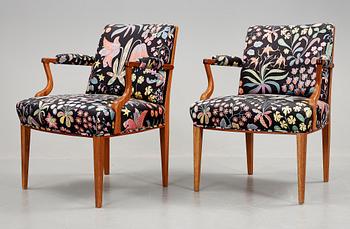 KARMSTOLAR, ett par, Josef Frank, Firma Svenskt Tenn modell 969.