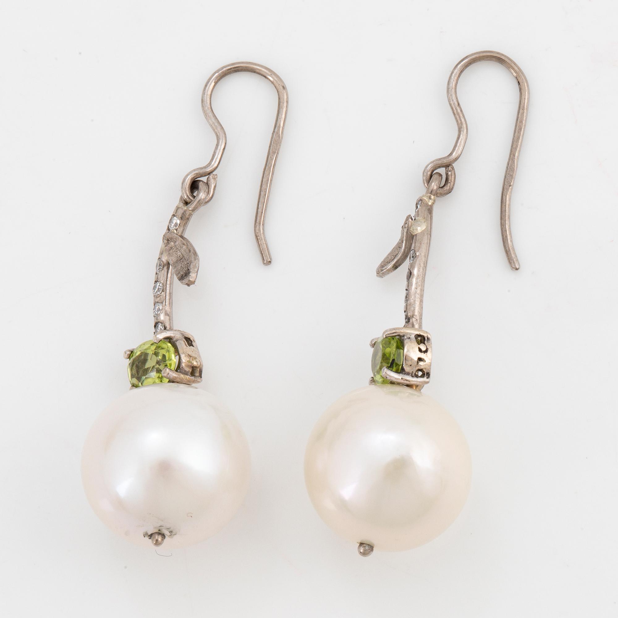 Cultured freshwater pearl, peridot and brilliant-cut diamond ring.