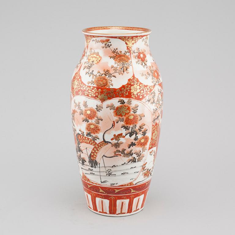 A Japanese porcelain vase from the Meiji period (1868-1912) .