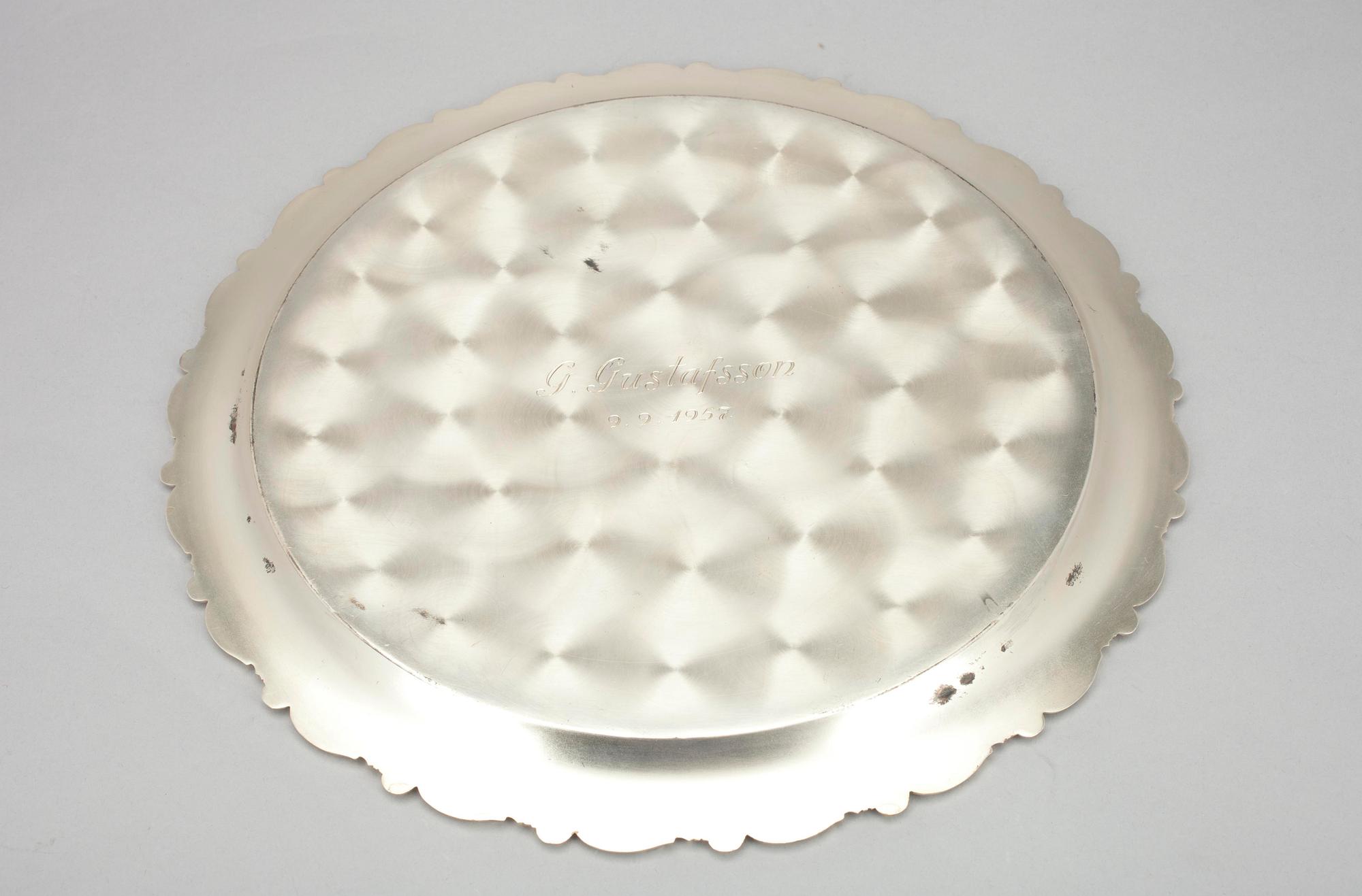 BRICKA, silver, Auran Kultaseppä Oy, Åbo 1957. Vikt 711 g.