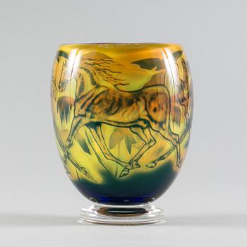 An Astrid Gate glass vase, Orrefors 1989.
