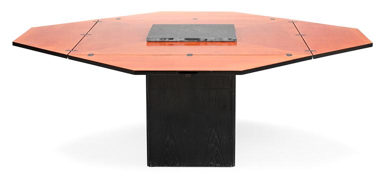 A Bob van den Berghe dinner table, "Cirkante", Van den Berghe-Pauvers, Gent, Belgium.