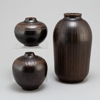 ARTHUR ANDERSSON, three 'Wallåkra' stoneware vases, 1960/70s.