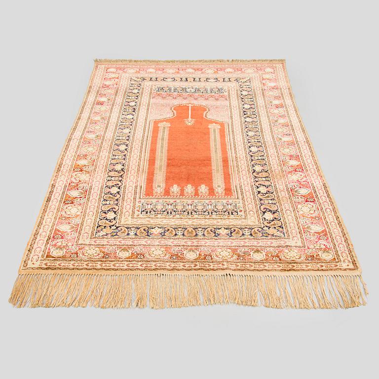 Prayer rug,  antique Gördes. C. 220 x 155 cm.