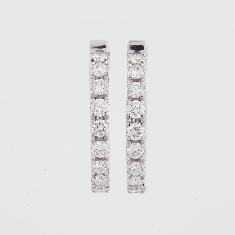 Brilliant-cut diamond earrings, total 0,76 ct.