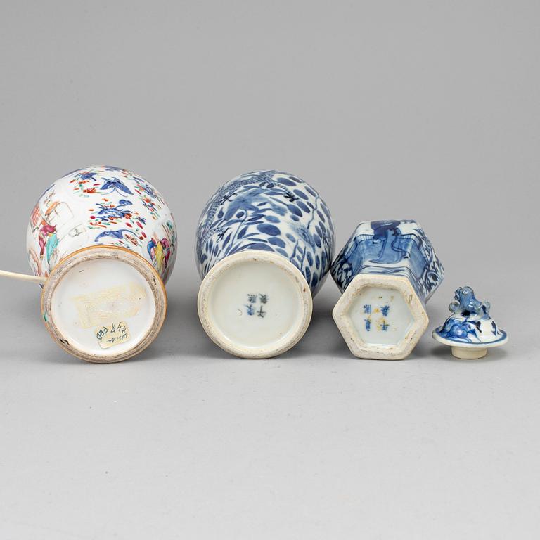 Three porcelain vases, Qing dynasty, 18-19th century.