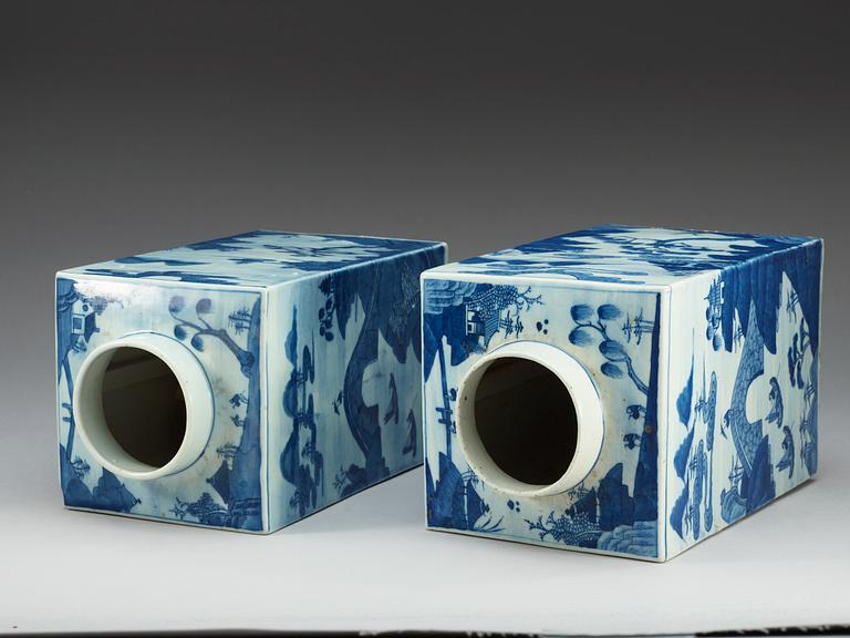 Two blue and white jars, Qing dynasty, Jiaqing (1796-1820).