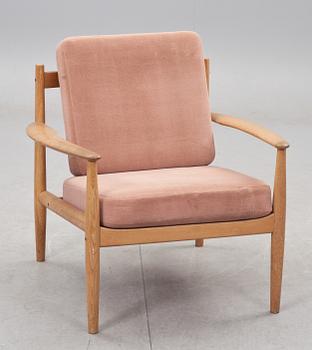 KARMSTOL, möjligen Grete Jalk, etikettmärkt France & Son, Danmark.