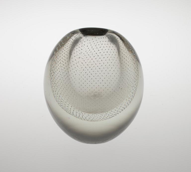 Gunnel Nyman, A VASE.