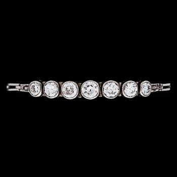 1044. An old cut diamond bracelet, tot. app. 5 cts.