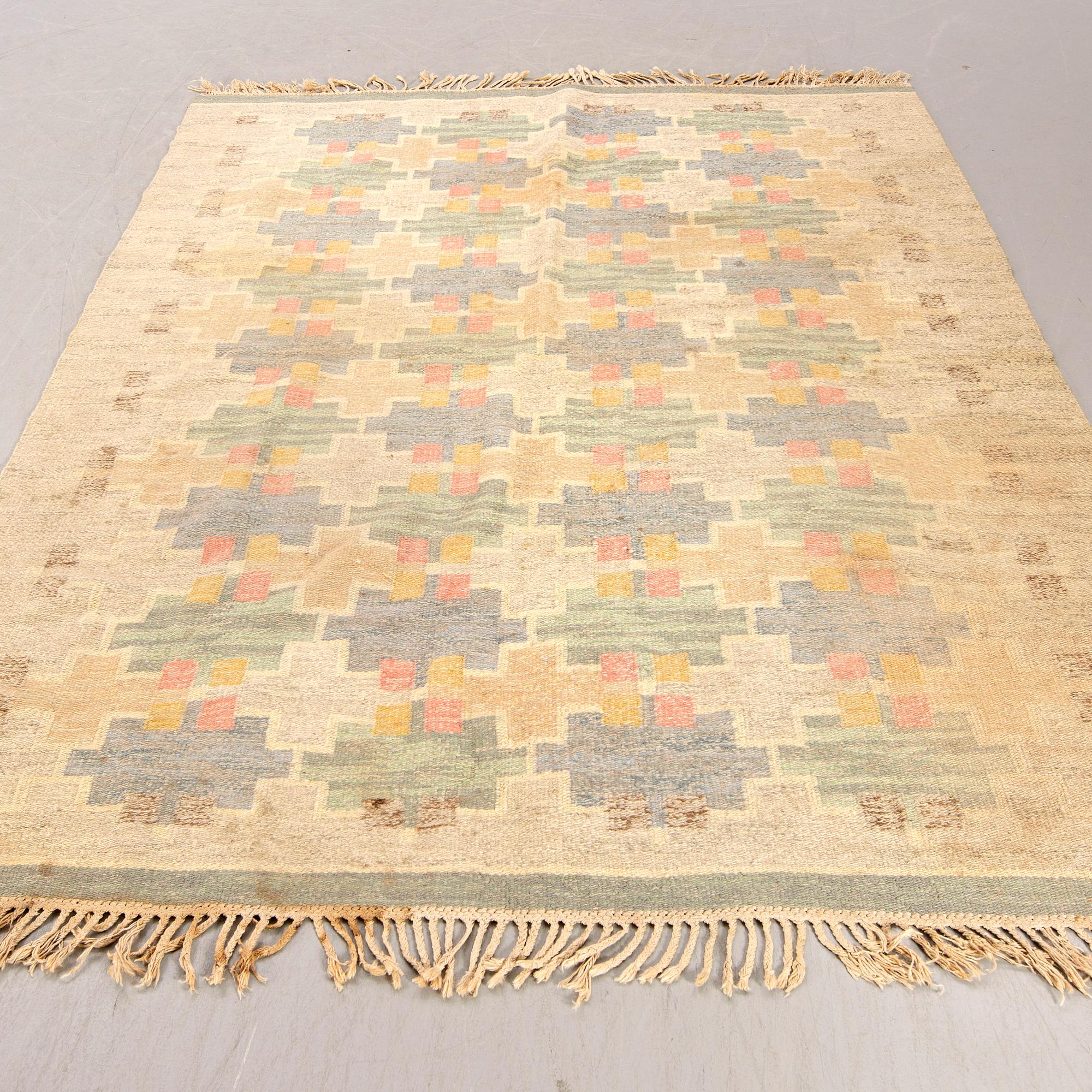 Maj Svanström, matta, Rölakan,  Klockargårdens Hemslöjd, Tällberg, signerad MS KH, 1900-talets mitt, 230x183 cm.